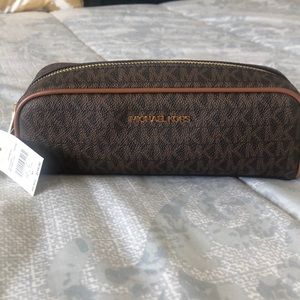 Michael Kors Pouch